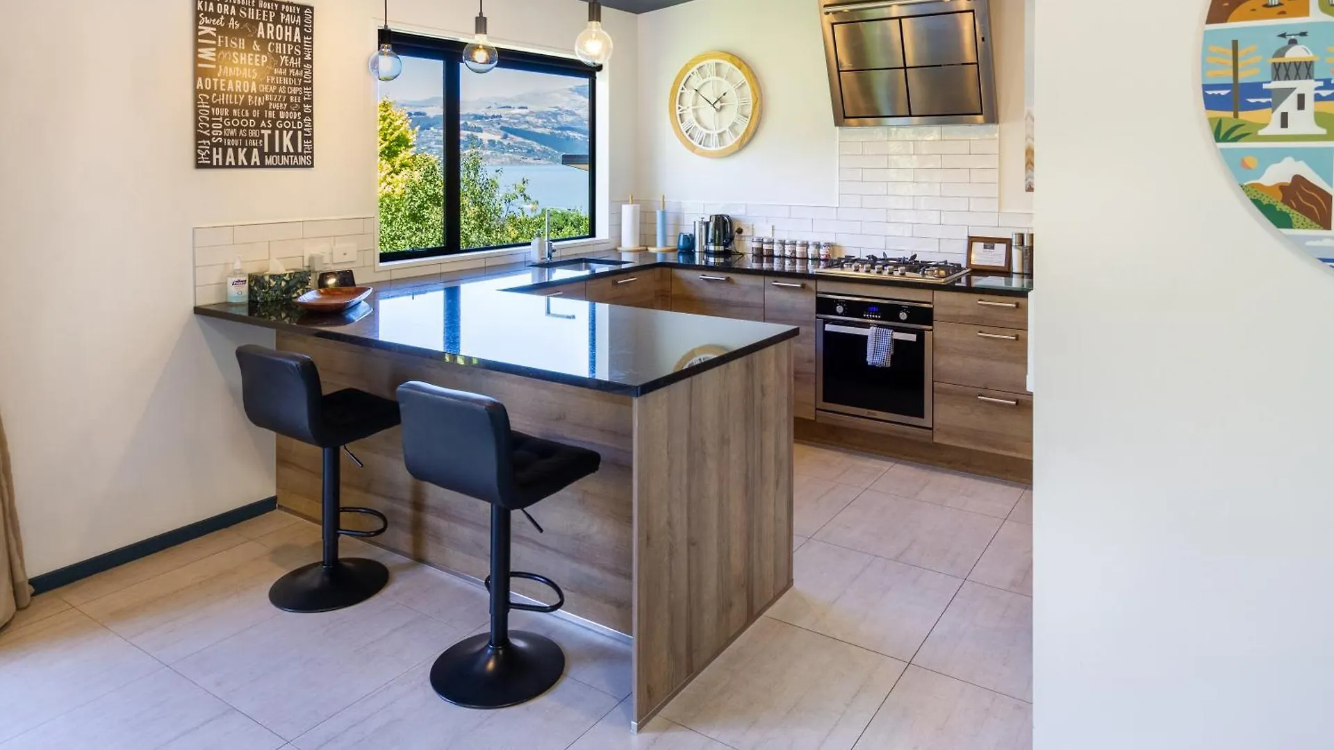 Panoramic Views From Spacious New Beach House Christchurch Holiday home