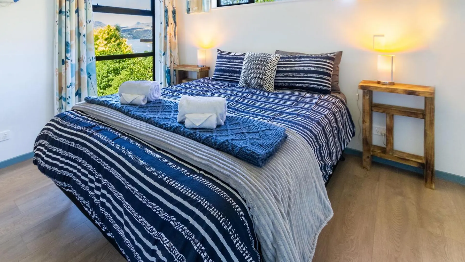 Panoramic Views From Spacious New Beach House Christchurch